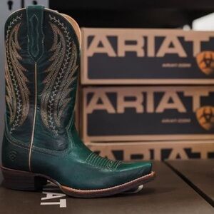 Ariat Tailgate Emerald Green size 9B Ladies Cowboy Boots Western Leather